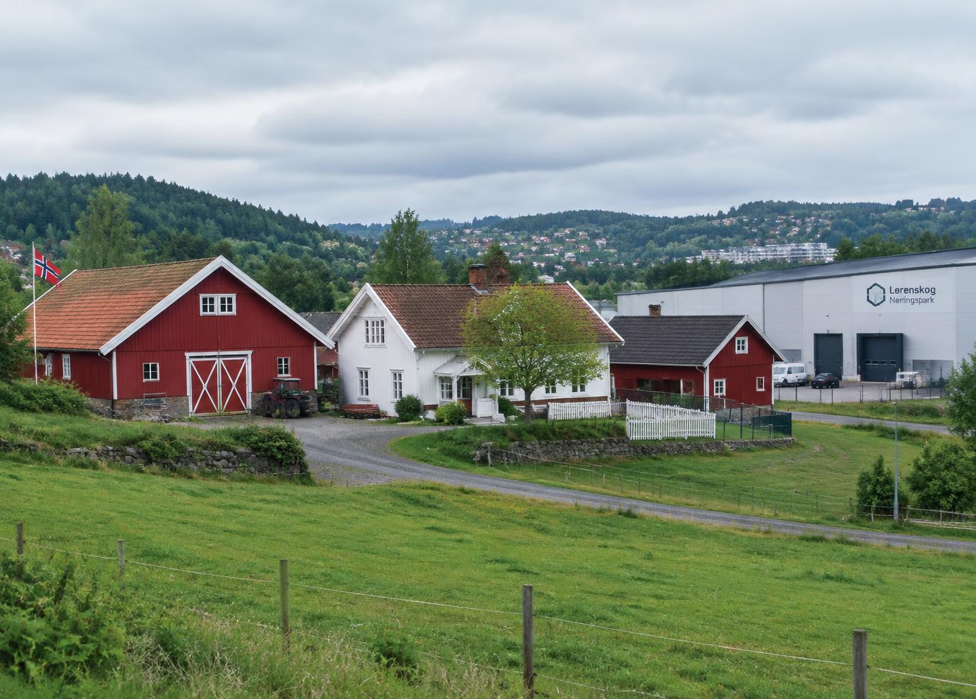 Illustrasjon av norsk gårdsmiljø
